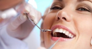 Răng sứ titan không bị oxy hóa trong môi trường miệng 