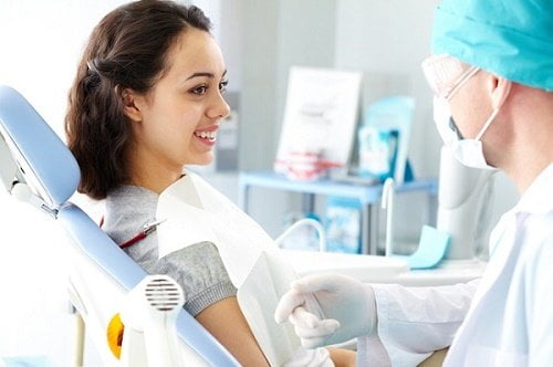 Trồng răng sứ titan thẩm mỹ 3