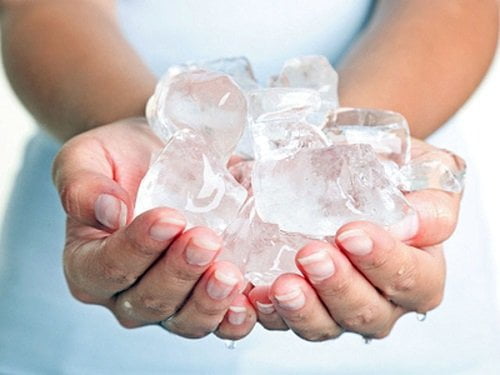 Trồng răng kiêng ăn gì? Tư vấn thực tế tại nha khoa 